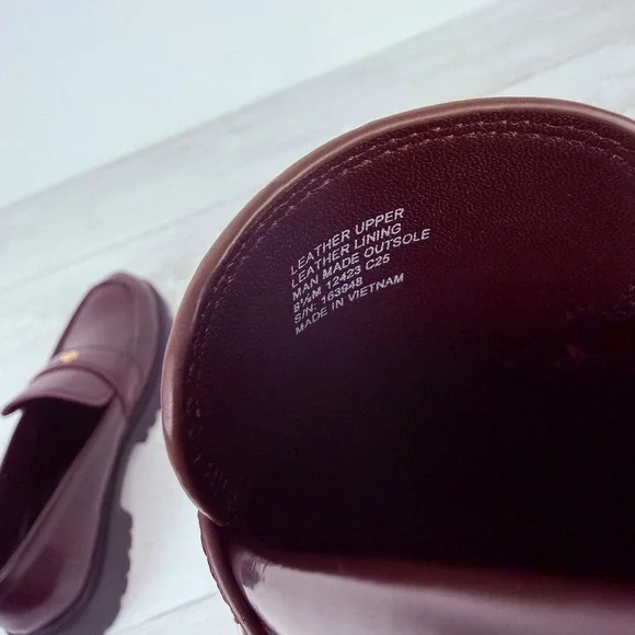 Tory Burch Classic Lug Sole Loafers Size‎ 8.5 Plum Burgundy Leather Academia NEW